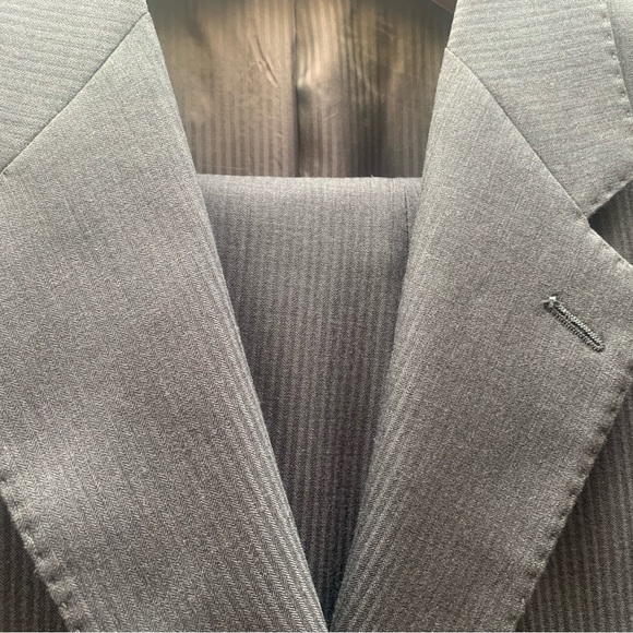 Mens 2 piece lightweight wool suit. Stitched lapels, pocket treatments. Worn 2X - Picture 2 of 10